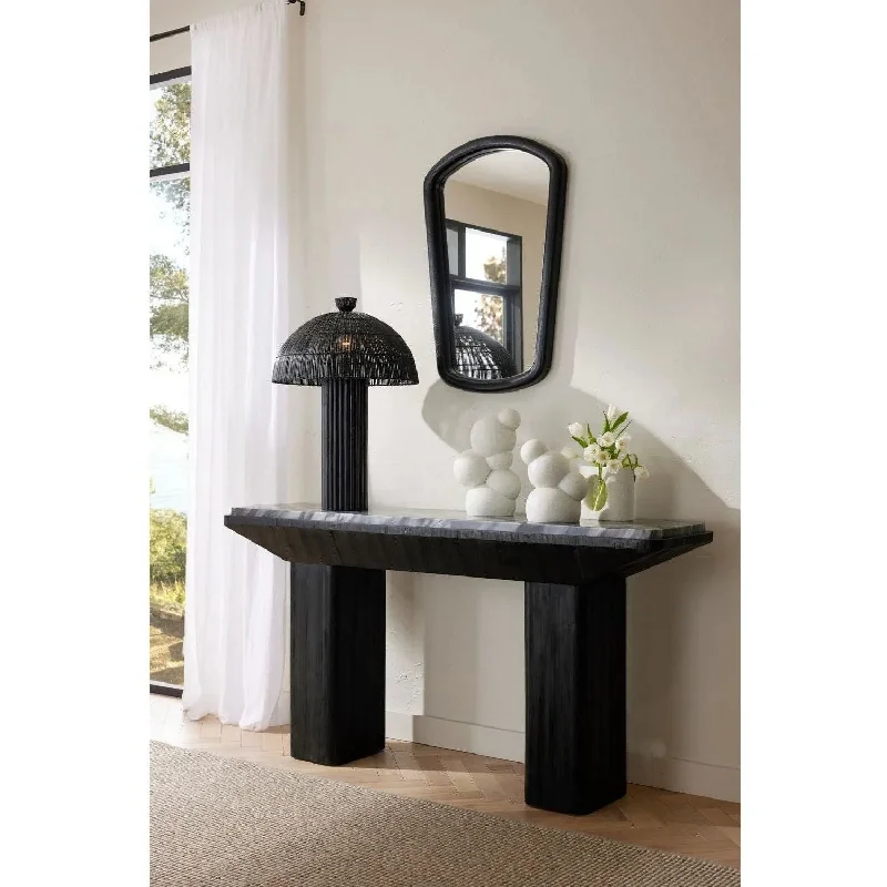 Track lighting with swivel heads for precise aimingComo Table Lamp