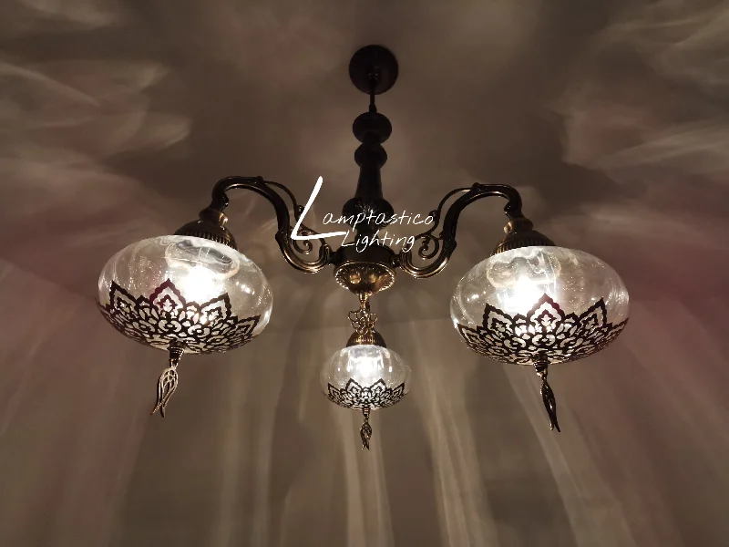 Chandeliers with Frosted Glass for a Softer Light DiffusionChandeliers with Frosted Glass for a Softer Light DiffusionBlown Glass Traditional Chandelier, 3 Globe Chandelier Chandeliers with Frosted Glass for a Softer Light DiffusionChandeliers with Frosted Glass for a Softer Light DiffusionBlown Glass Traditional Chandelier, 3 Globe Chandelier